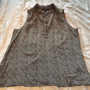 Herringbone patterned sleeveless blouse